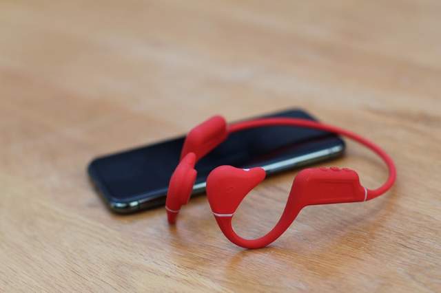 把MP3播放器戴在耳边是什么体验？说说南.卡.Runner Pro 4S骨传导耳机