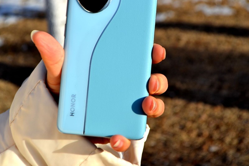 比LCD屏护眼，还补齐了被人诟病的短板，荣耀100 Pro到底好用吗？