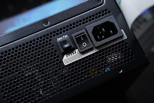 喂饱旗舰核弹无压力 微星MPG A1000GS PCIE5电源开箱