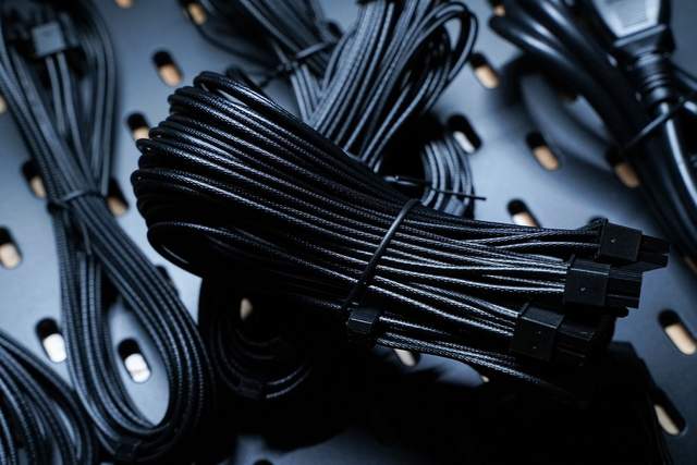 喂饱旗舰核弹无压力 微星MPG A1000GS PCIE5电源开箱