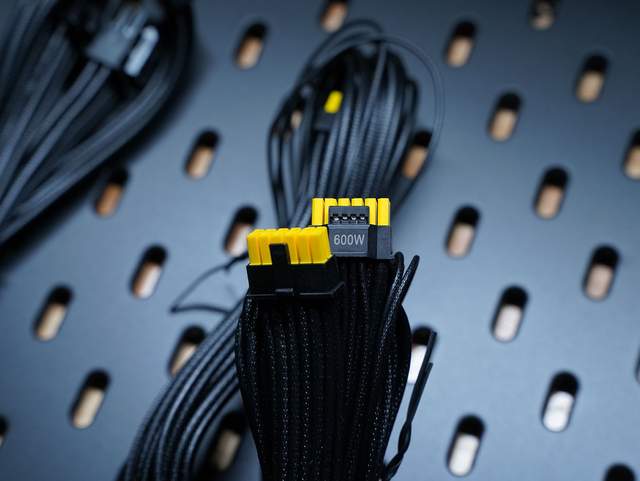 喂饱旗舰核弹无压力 微星MPG A1000GS PCIE5电源开箱