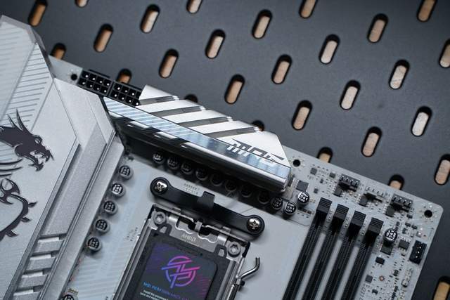 喂饱旗舰核弹无压力 微星MPG A1000GS PCIE5电源开箱