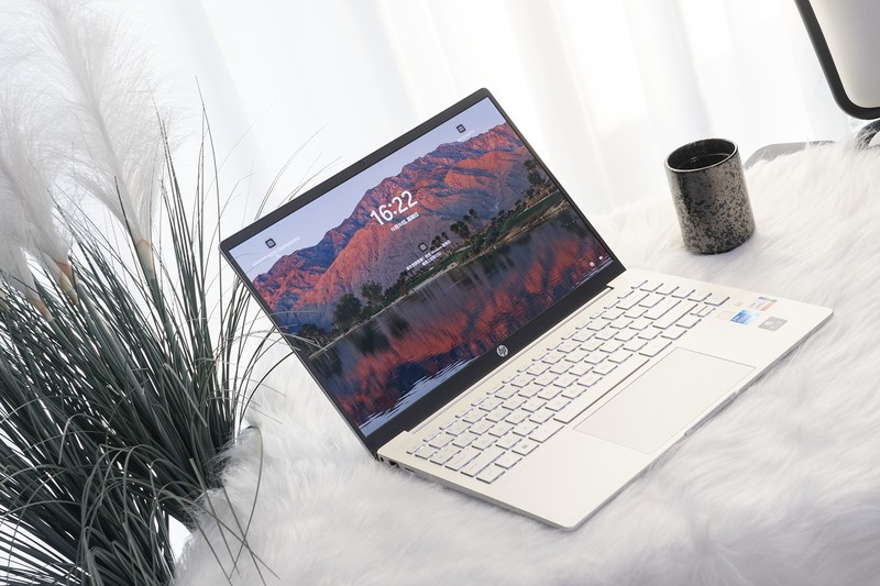 双11买笔记本电脑，上OLED屏幕值不值？结果让我惊喜！