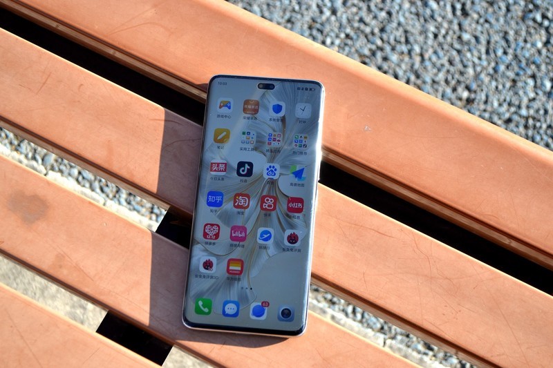 比LCD屏护眼，还补齐了被人诟病的短板，荣耀100 Pro到底好用吗？