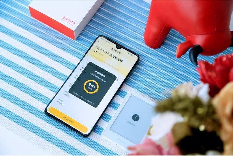 把教材带在身边，喵喵智能学习卡Q1解决碎片时间学习