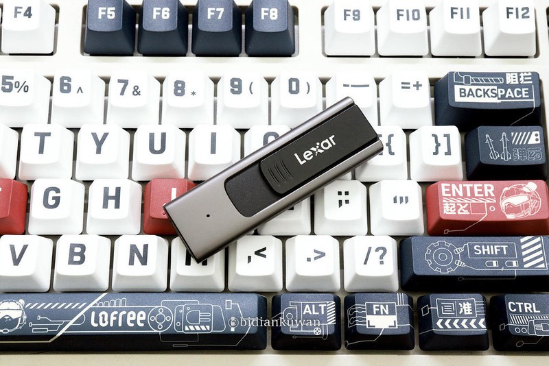 读速稳超400MB/s！99块入手128G高速U盘，雷克沙M900 USB3.1实测