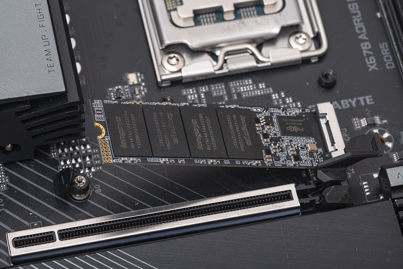 新平台一样玩性价比，新锐龙、酷睿、PS5通用，入手金百达KP260 1TB