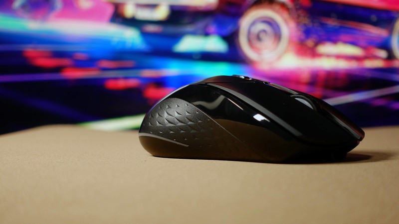 雷柏V300W双模无线RGB游戏鼠标套装体验：无线“微操”利器