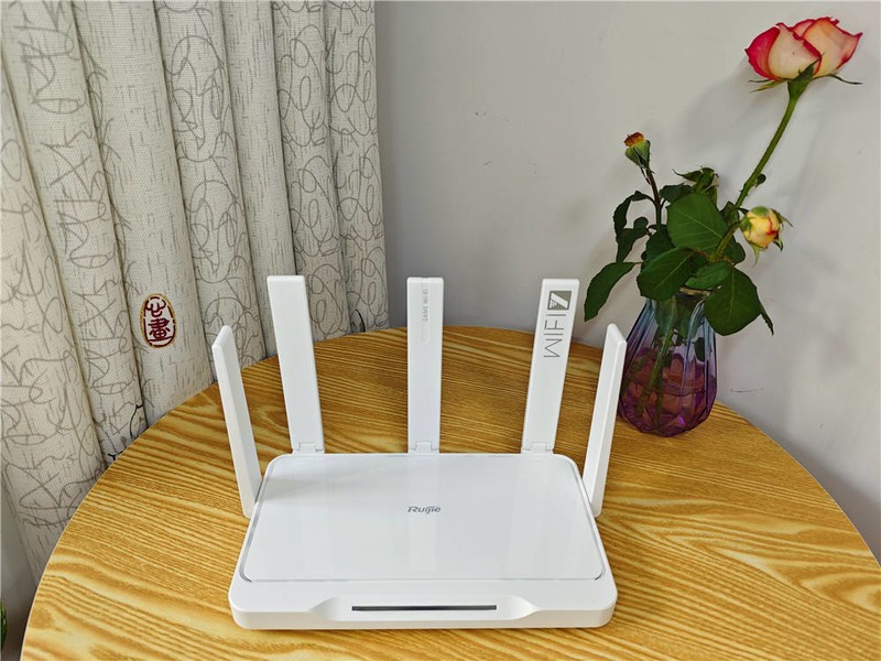 锐捷雪豹BE50，更值得买的WiFi7路由器，网速快、游戏稳！