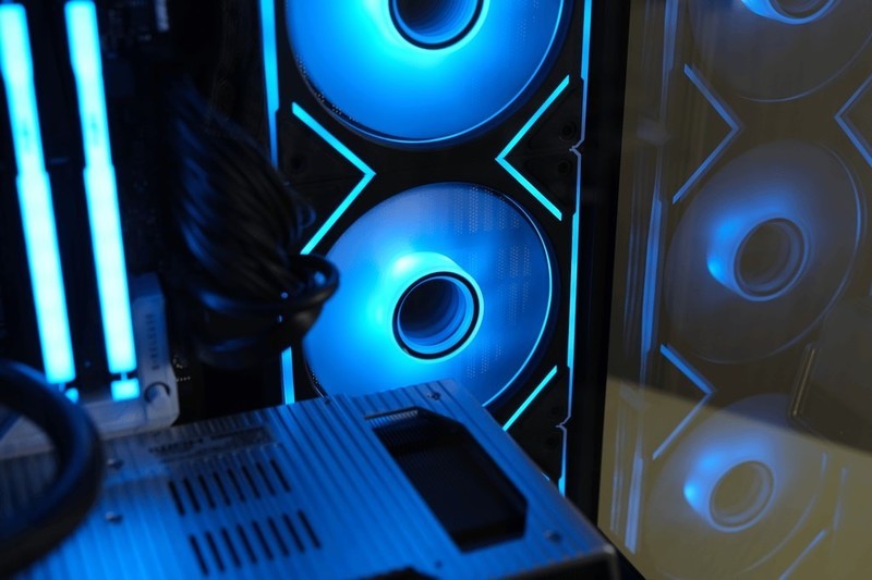 不止是海景房，更可声控开机，先马境界magic 海景房机箱上手体验