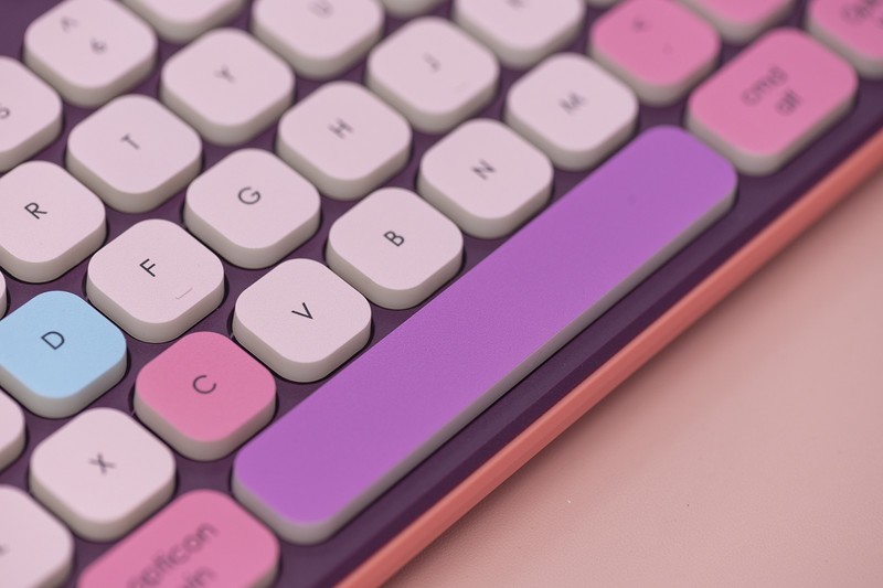 好看大过天，游戏不行颜值凑，迪摩MK8900炫彩女神无线键鼠套装