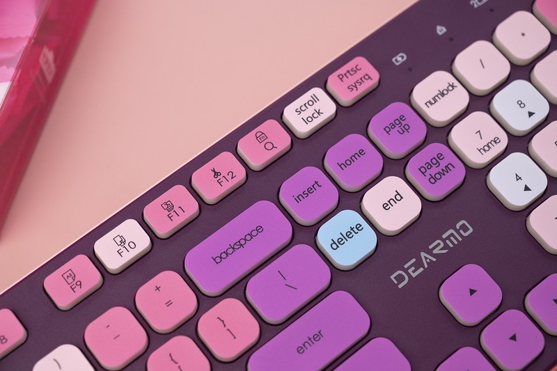 好看大过天，游戏不行颜值凑，迪摩MK8900炫彩女神无线键鼠套装