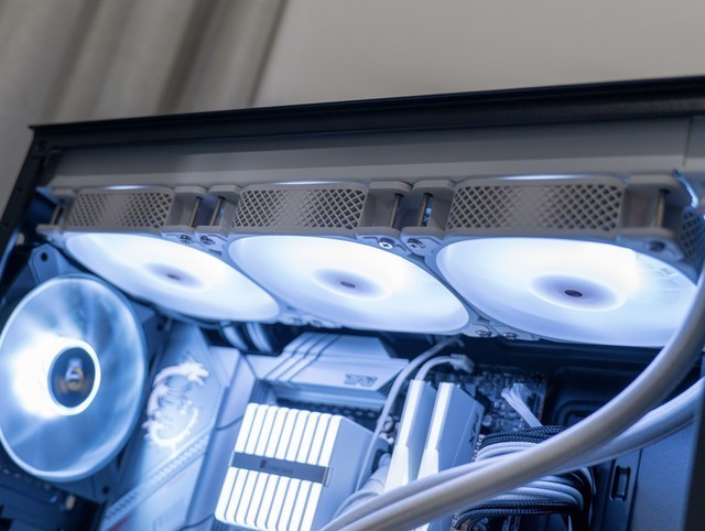 别人家老婆真香，13700K+4080两万元装机分享，附超频教程