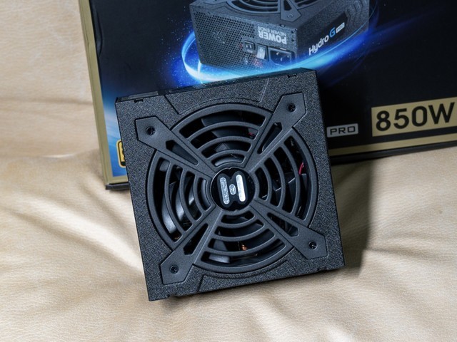 别人家老婆真香，13700K+4080两万元装机分享，附超频教程