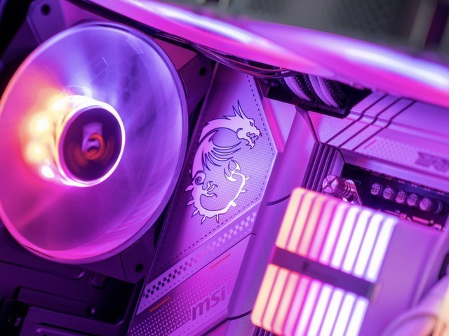 别人家老婆真香，13700K+4080两万元装机分享，附超频教程