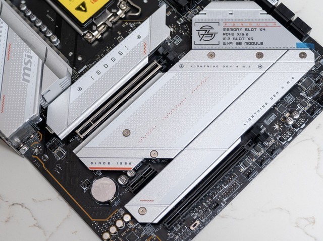 别人家老婆真香，13700K+4080两万元装机分享，附超频教程