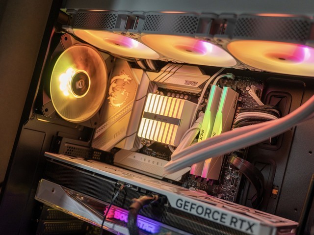 别人家老婆真香，13700K+4080两万元装机分享，附超频教程