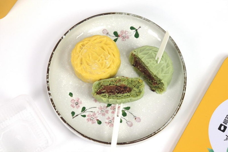 中秋刚过，超市月饼几乎消失，我却网购一盒冰皮慢慢吃