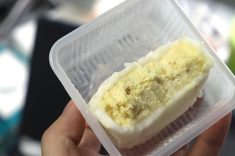 中秋刚过，超市月饼几乎消失，我却网购一盒冰皮慢慢吃