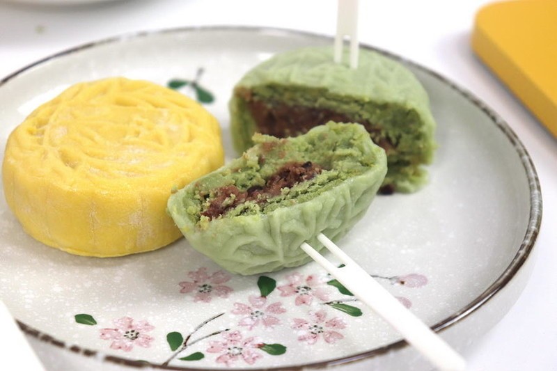 中秋刚过，超市月饼几乎消失，我却网购一盒冰皮慢慢吃