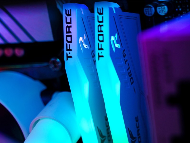 攒台白色的主机，B760平台也能玩爽内存超频，DDR5时代终于来了