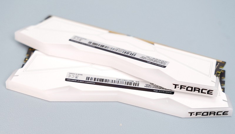 攒台白色的主机，B760平台也能玩爽内存超频，DDR5时代终于来了