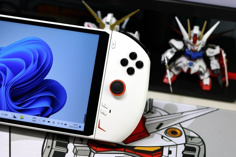 壹号掌机二代体验，8.4寸屏幕分离式手柄，平板+笔记本电脑三合一