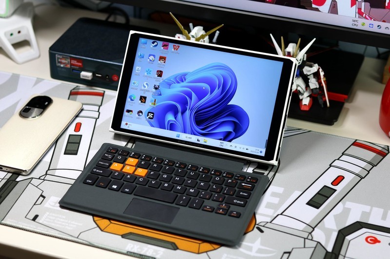 壹号掌机二代体验，8.4寸屏幕分离式手柄，平板+笔记本电脑三合一