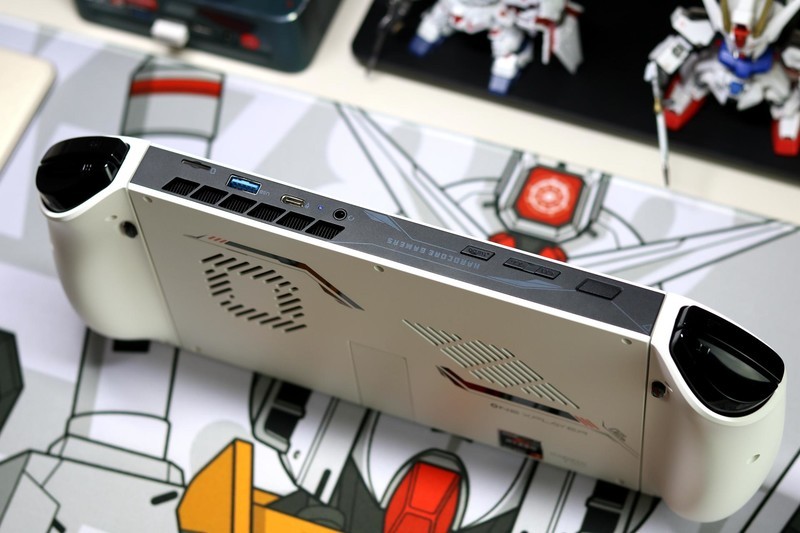 壹号掌机二代体验，8.4寸屏幕分离式手柄，平板+笔记本电脑三合一