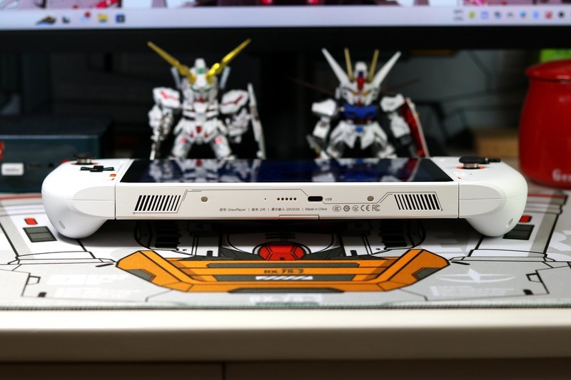 壹号掌机二代体验，8.4寸屏幕分离式手柄，平板+笔记本电脑三合一