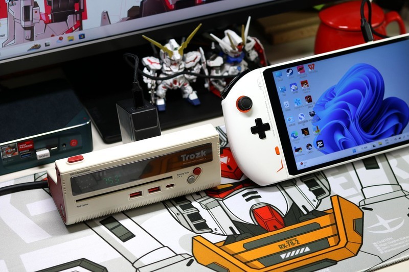 壹号掌机二代体验，8.4寸屏幕分离式手柄，平板+笔记本电脑三合一