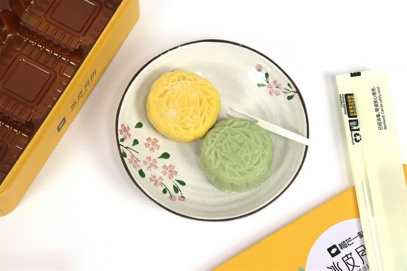 中秋刚过，超市月饼几乎消失，我却网购一盒冰皮慢慢吃