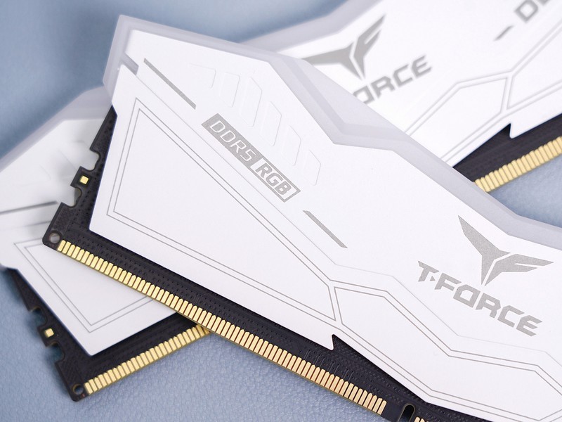 攒台白色的主机，B760平台也能玩爽内存超频，DDR5时代终于来了