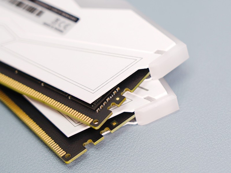 攒台白色的主机，B760平台也能玩爽内存超频，DDR5时代终于来了