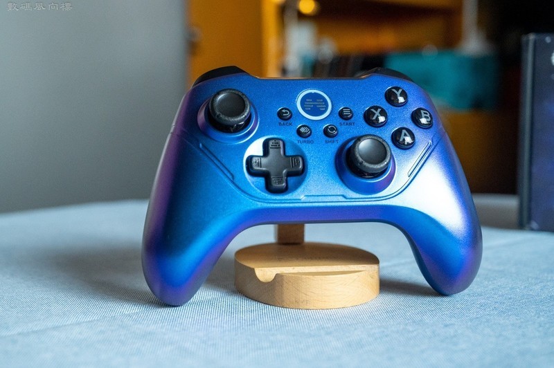 畅游星河的炫彩手柄，配置也不简单，北通阿修罗2Pro上手