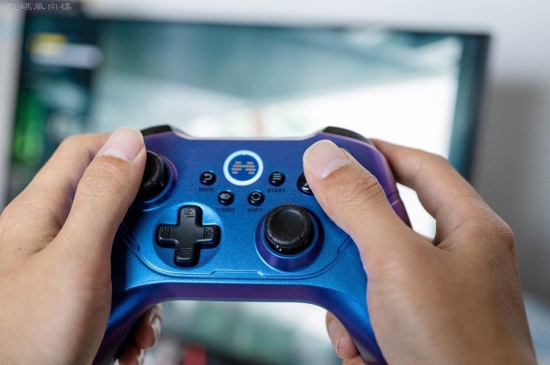 畅游星河的炫彩手柄，配置也不简单，北通阿修罗2Pro上手