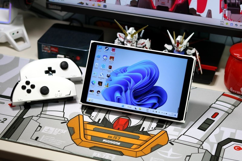 壹号掌机二代体验，8.4寸屏幕分离式手柄，平板+笔记本电脑三合一