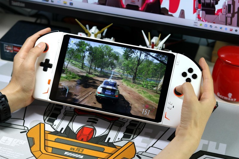 壹号掌机二代体验，8.4寸屏幕分离式手柄，平板+笔记本电脑三合一