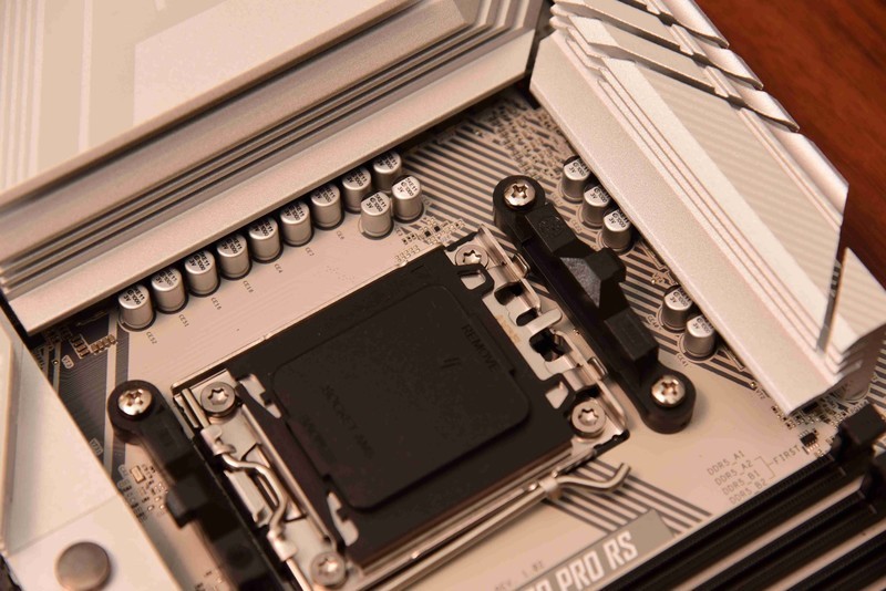 Ryzen 7 9700X好伴侣，华擎X870 PRO RS WIFI匠心主板评测！