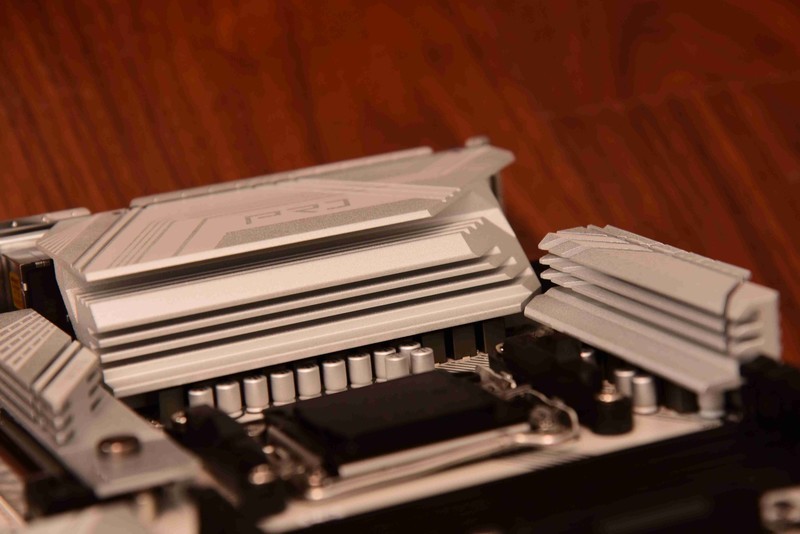 Ryzen 7 9700X好伴侣，华擎X870 PRO RS WIFI匠心主板评测！