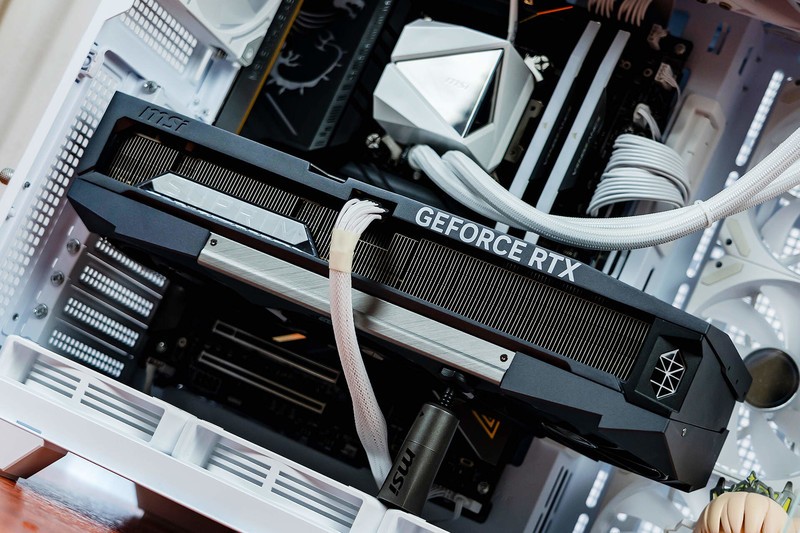 战力超群的六边形战士，微星RTX 5080 SUPRIM超龙SOC深度体验