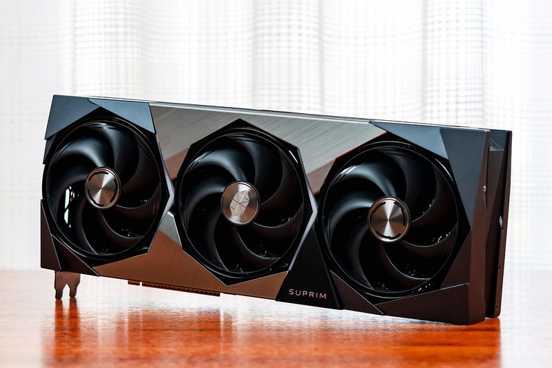 战力超群的六边形战士，微星RTX 5080 SUPRIM超龙SOC深度体验