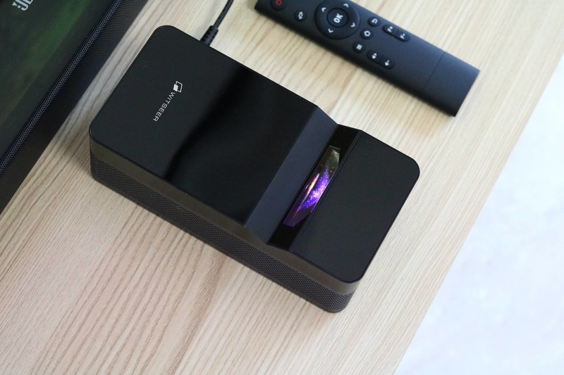 上网课新方式，慧示碰碰投P9超短焦投影仪，离墙45cm投百寸画面