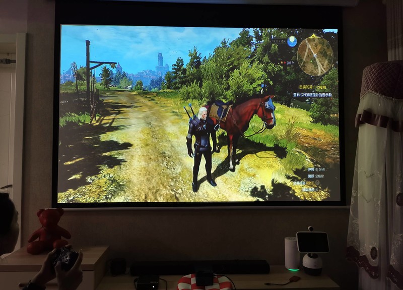 上网课新方式，慧示碰碰投P9超短焦投影仪，离墙45cm投百寸画面