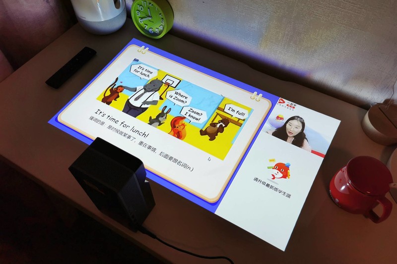 上网课新方式，慧示碰碰投P9超短焦投影仪，离墙45cm投百寸画面