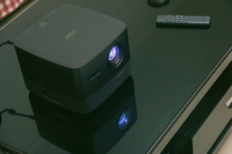 AOC K1S激光投影：4500ANSI不虚标，还豪配帝瓦雷音响，配置很顶！