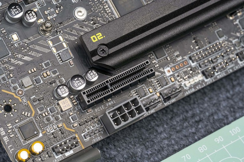 更实惠的酷睿Ultra 200S座驾来了，微星MAG B860M MORTAR WIFI主板开箱