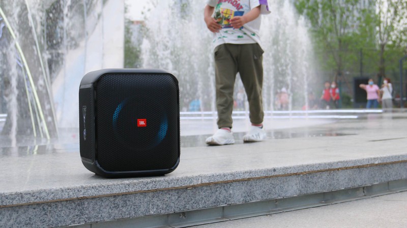 JBL PARTYBOX户外便携音箱：传奇音效，音乐战将，气氛担当