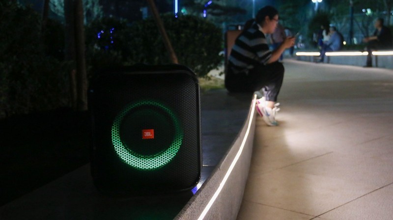 JBL PARTYBOX户外便携音箱：传奇音效，音乐战将，气氛担当