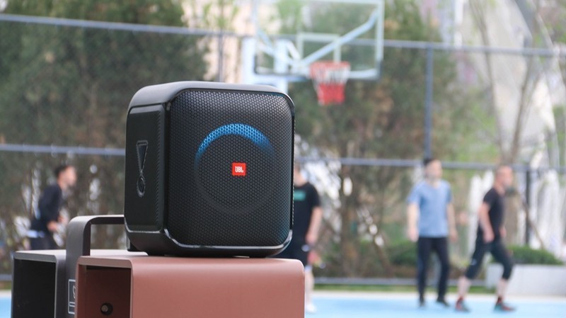 JBL PARTYBOX户外便携音箱：传奇音效，音乐战将，气氛担当